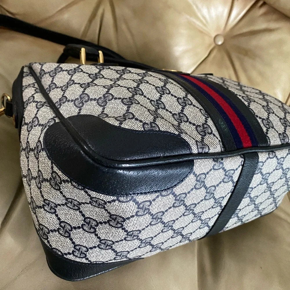 Stunning Vintage Gucci Unisex Messenger Bag Satchel GG Stripe Sherry